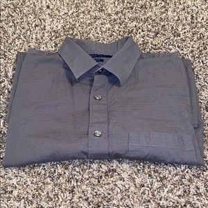 Men’s Perry Ellis shirt.